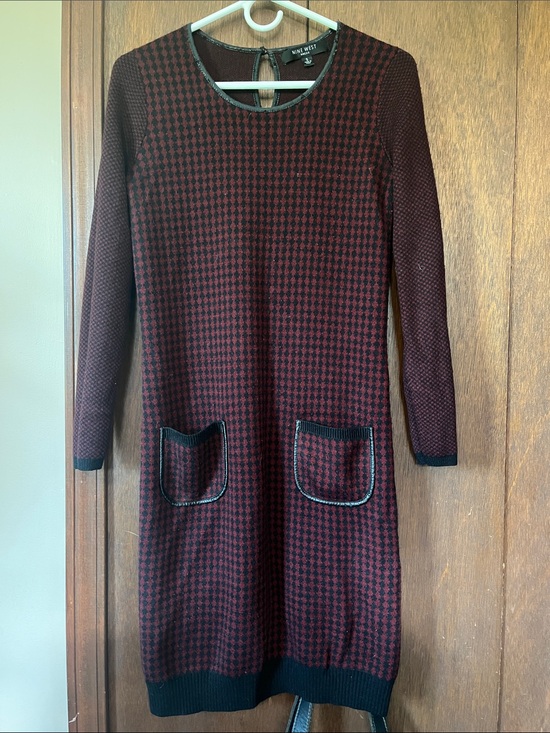 Nine West Dresses & Skirts - Nine West Burgundy and Black Houndstooth Long Sleeve Knit Shift Dress